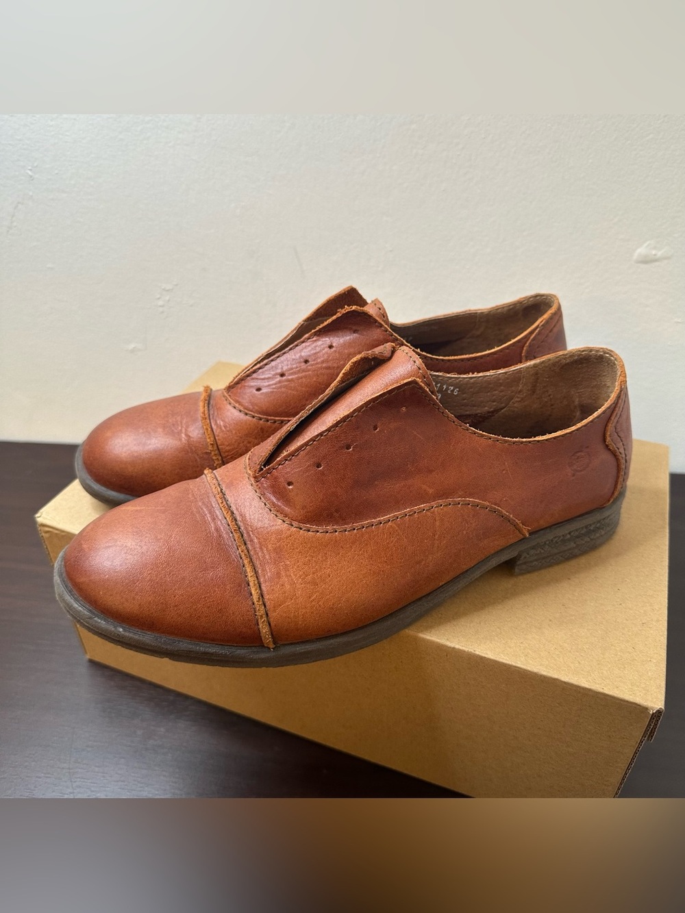 Born Forato Brown Leather Laceless Slip-On Oxford Shoes Comfort Round Toe Size 8